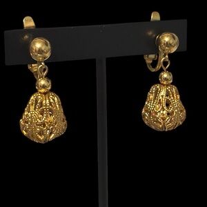 Vintage filigree, gold town drop dangle clip on earrings estate jewelry